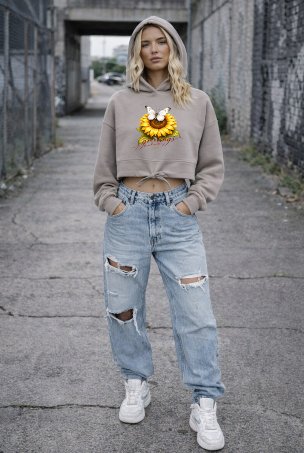 Felpa con cappuccio oversize corta con motivo dito medio da donna