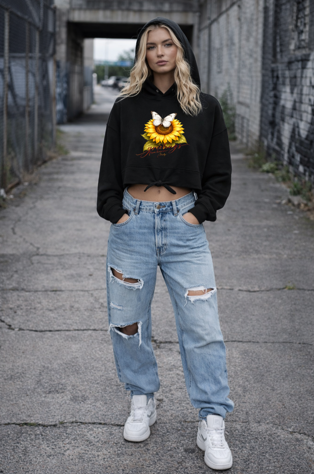 Felpa con cappuccio oversize corta con motivo dito medio da donna