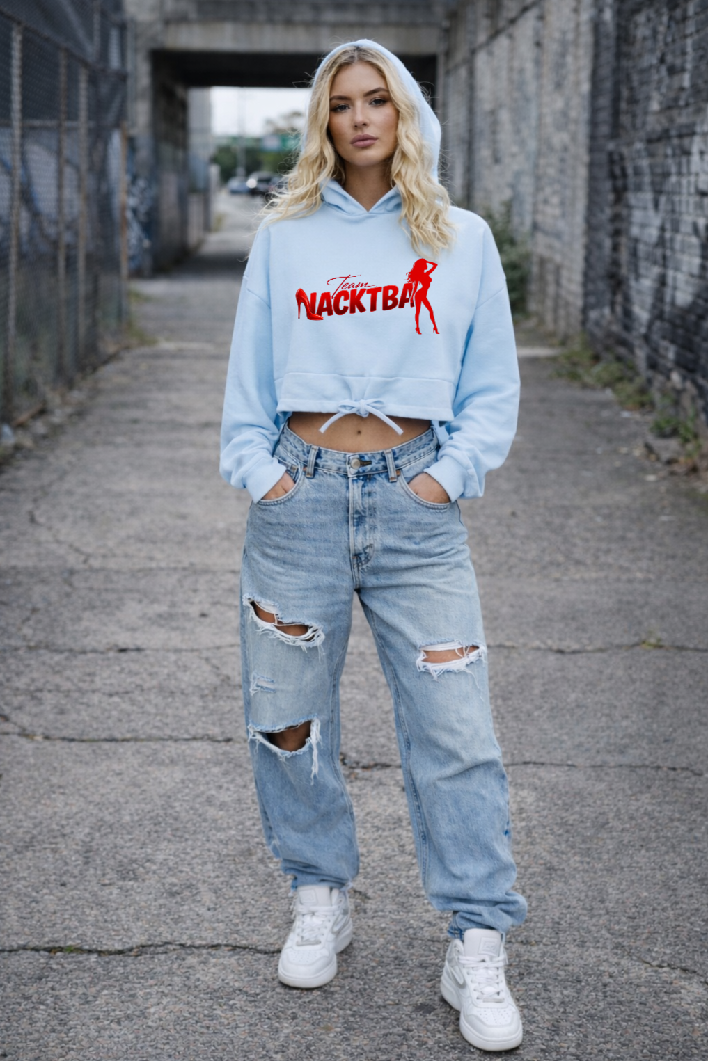 Felpa con cappuccio oversize corta con motivo dito medio da donna