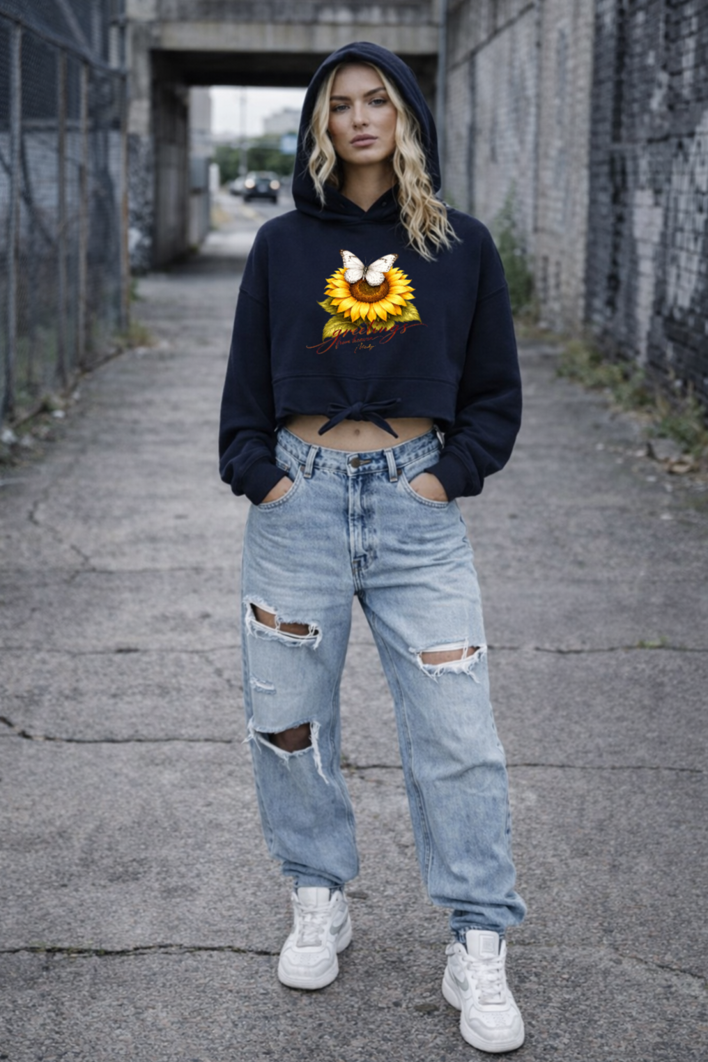 Felpa con cappuccio oversize corta con motivo dito medio da donna