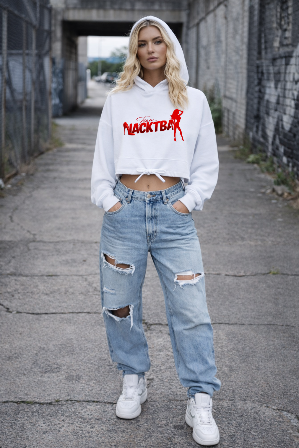 Felpa con cappuccio oversize corta con motivo dito medio da donna