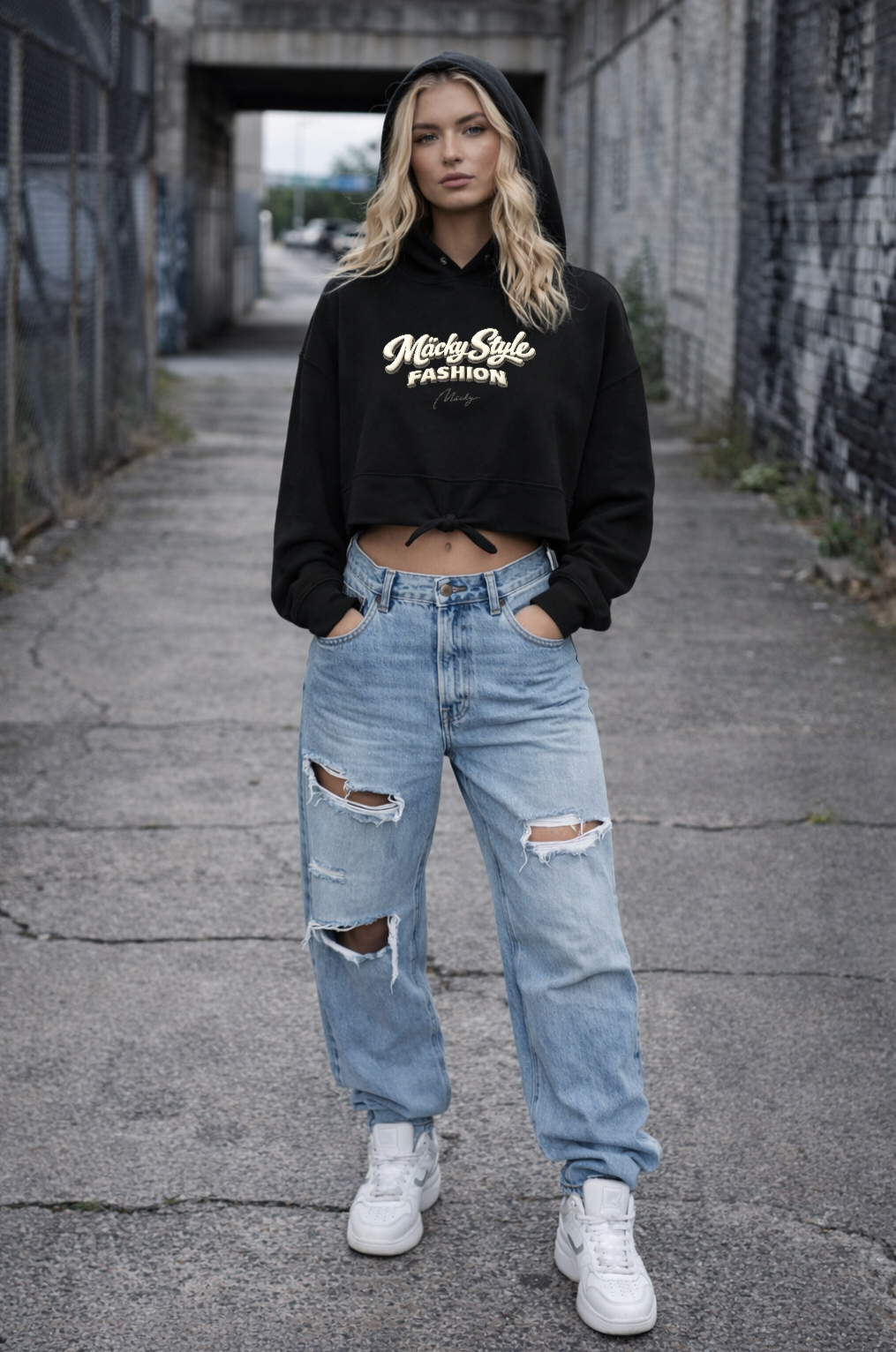 Felpa con cappuccio oversize corta con motivo dito medio da donna